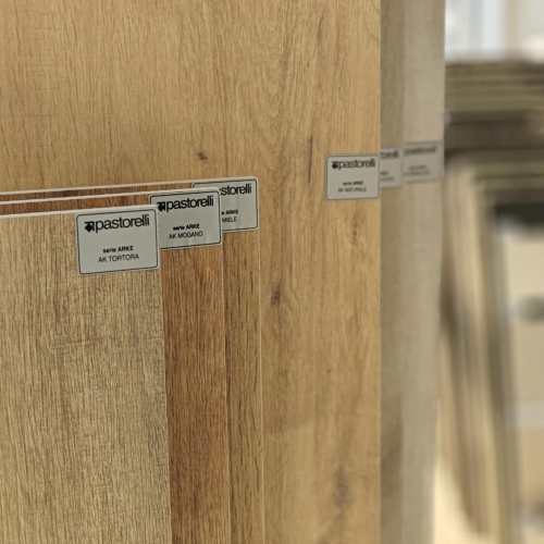 Store fliser i neutrale farver