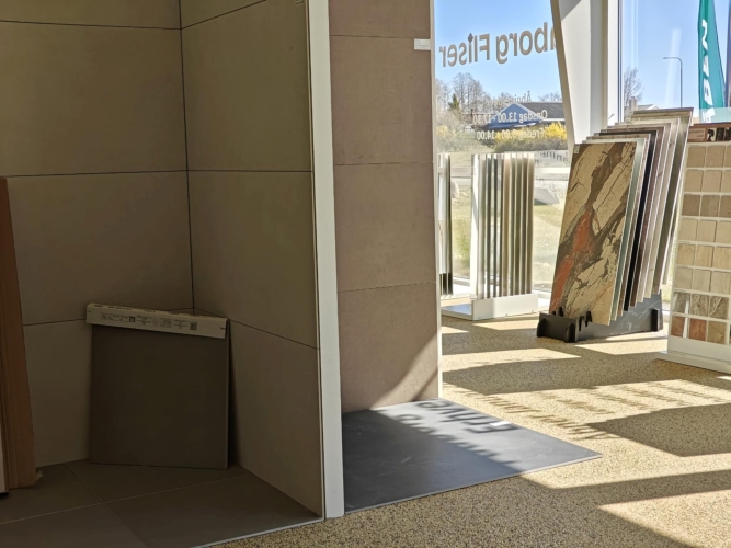 Fliser i flisebutik på Fyn